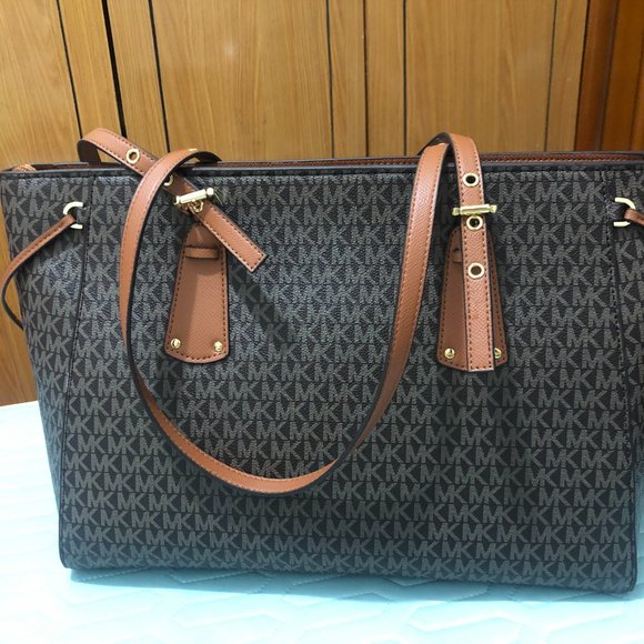 MICHAEL KORS Jet Set Travel Extra-Small Logo Top-Zip Tote Bag Brown sign